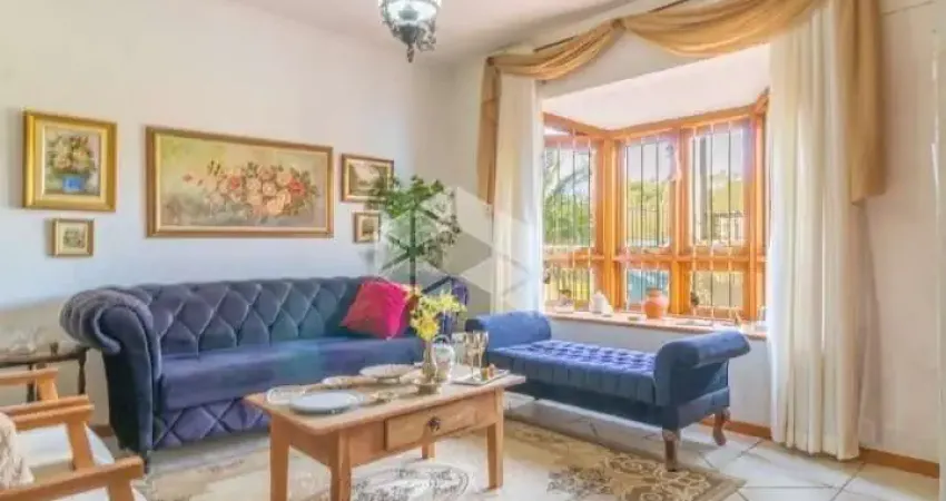 Casa com 3 dormitórios, 1 suíte e 2 vagas no bairro Santa Fé em Porto Alegre-RS!