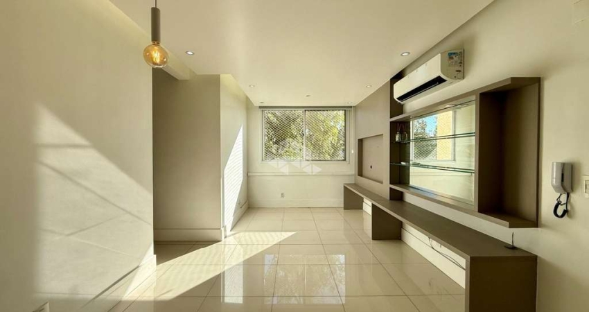 Apartamento de 3 dormitórios, 1 suíte e 1 vaga no bairro Jardim Carvalho em Porto Alegre-RS!