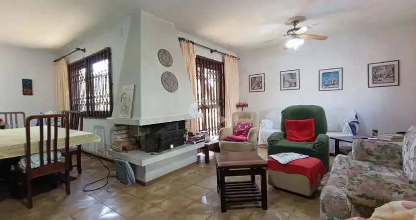 Casa no jardim planalto com três dormitórios/ terreno com 720m²