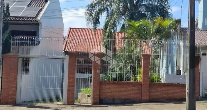 Casa/sobrado com 03 dormitorios (1 suite), 05 vagas no parque santa fe