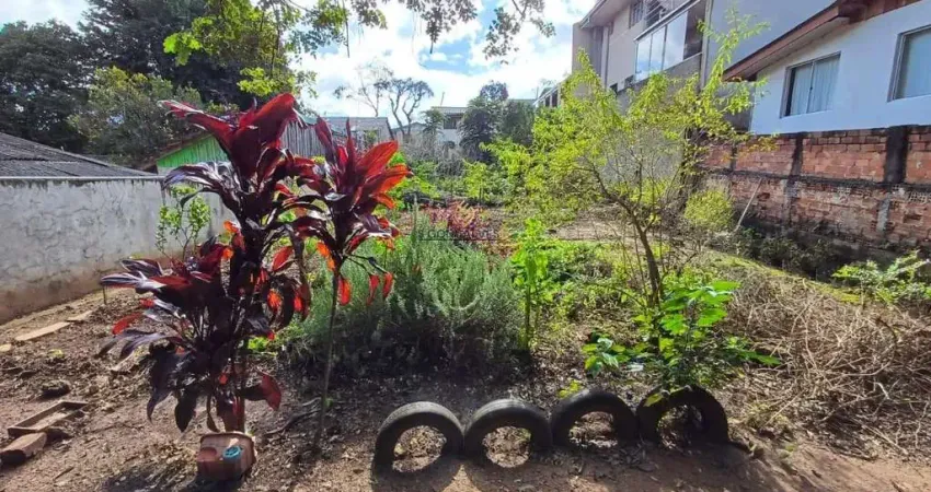 Casa para Venda em Curitiba, Barreirinha, 3 dormitórios, 1 suíte, 2 banheiros, 3 vagas