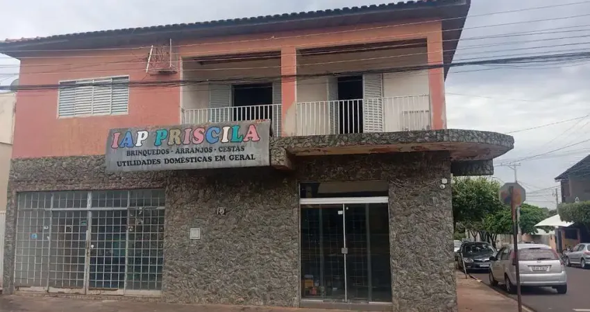 Casa à venda em Birigüi-SP: 3 quartos, 1 suite, 2 salas, 4 banheiros, 1 vaga de garagem, 300,00 m² de área.