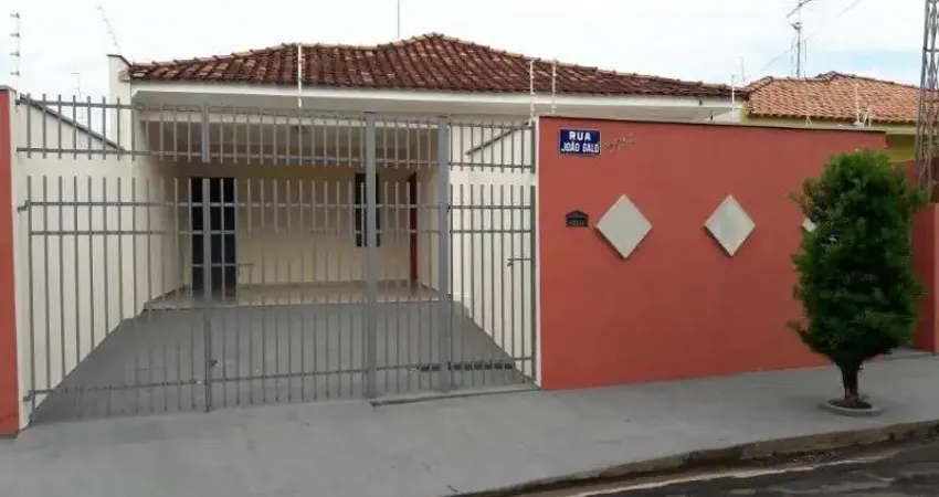 Casa de três quartos com suíte no centro de Birigui para venda