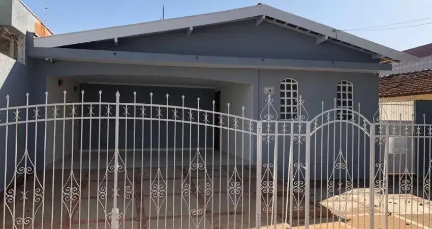 Imperdível Casa à Venda em Birigüi-SP na Vila Pontes: 3 quartos, 1 suíte, 2 salas, 2 banheiros, 4 vagas, 200m².