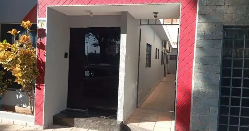 Salão Comercial para locação, no Centro de Birigüi-SP: 5 salas, 3 banheiros, ideal para seu negócio!