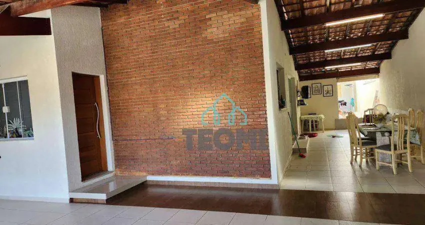 Casa com 5 dormitórios sendo 2 suítes à venda, 210 m² por R$ 590.000 - Jardim Gurilândia - Taubaté/SP