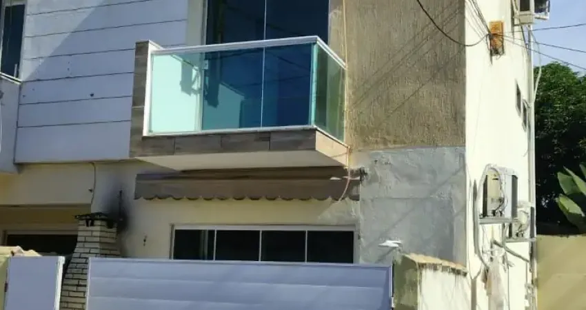 Casa com 3 quartos para alugar na Rua Hilda Franco, 380, Parque Engenho Pequeno, Nova Iguaçu