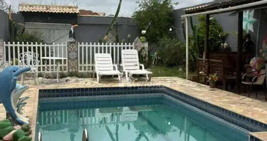 Casa com 4 dormitórios à venda por R$ 500.000 - Vinhateiro - São Pedro da Aldeia/RJ