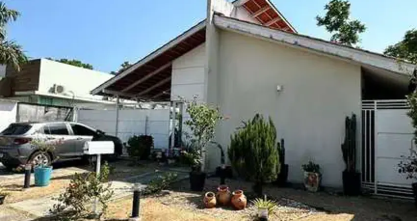 Casa no Condomínio Reserva das Flores, 4 quartos - Venda