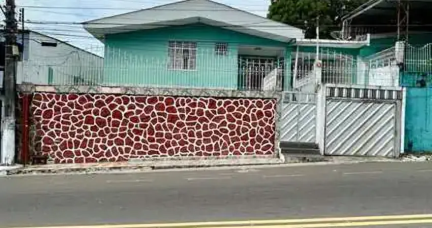 Casa com Terraço Panorâmico no Conjunto Ajuricaba – R$ 550.000