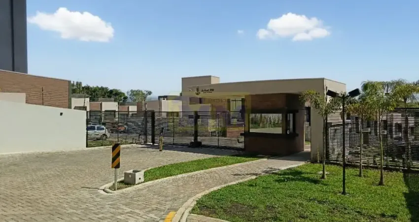 Sobrado em condomínio em santa felicidade com área de lazer ! elegância e segurança em um só lugar !