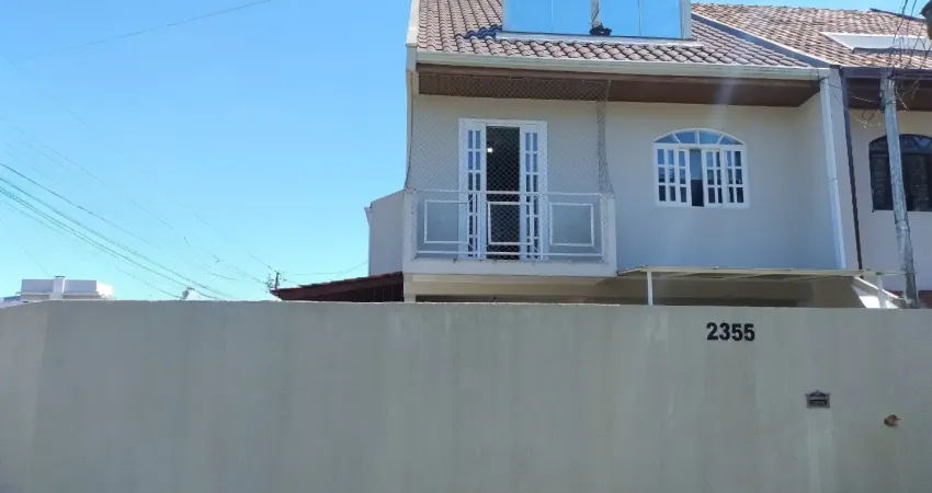 Sobrado/Triplex com 3 Quartos e Suíte Master Aconchegante na Melhor Localização de Pinhais!