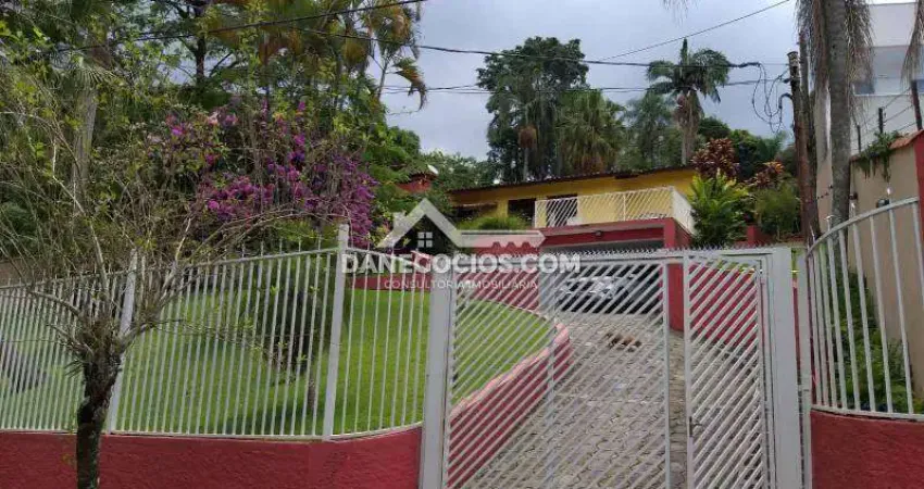 Casa em Condomínio à venda por com 4 dormitórios sendo ( Oportunidade )