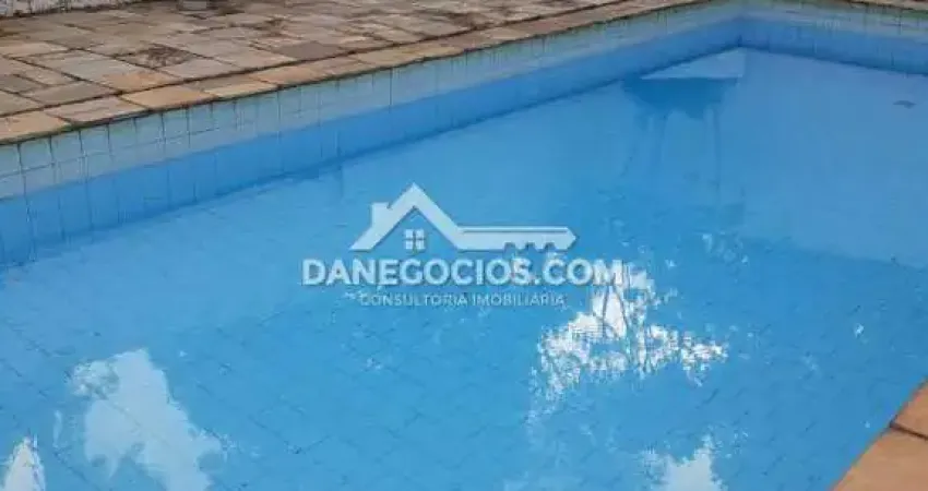 Casa em associação ( Vista privilegiada )  ACEITA PERMUTA