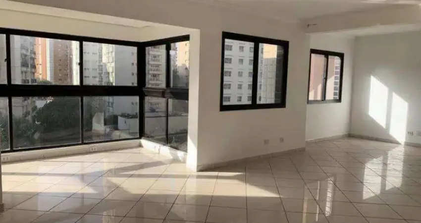Apartamento no Bairro VILA NOVA CONCEIÇÃO com: 127m² de Área Útil