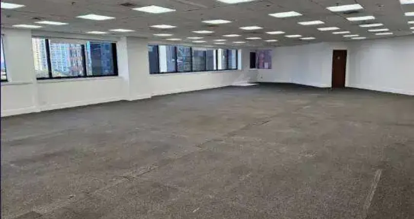 Conjunto comercial com 290 m² para locação na Vila Olimpia