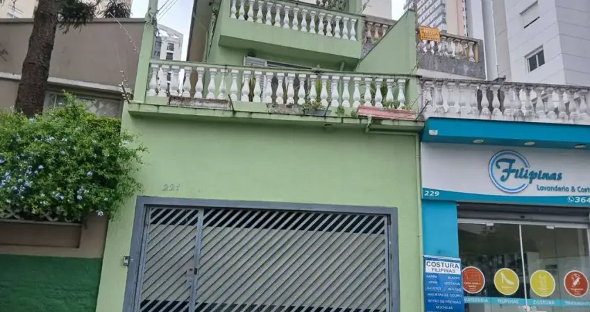 Casa assobradada  com 230 de área  útil 4 quartos 3 banheiros 2 vagas
