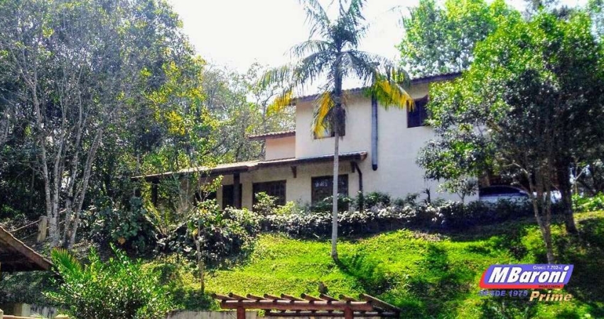 Casa a venda na Granja Vianna em condomínio seguro com portaria 24h, 260 m2