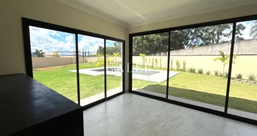 Casa de luxo em condomínio à venda em Atibaia-SP - 4 quartos, 4 suítes, 2 salas, 6 banheiros, 4 vagas - Parque Residencial Shamballa III