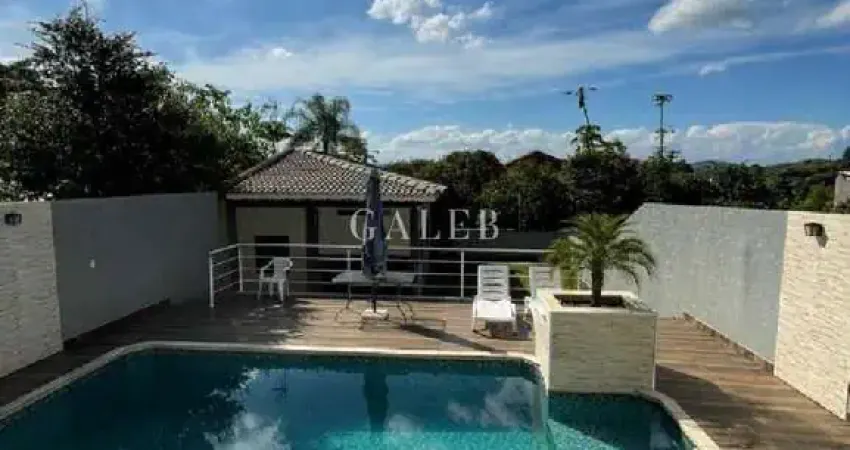 Imperdível! Casa à venda em Atibaia-SP, no Jardim dos Pinheiros: 3 quartos, 1 suíte, 2 salas, 3 banheiros, 4 vagas, 240m².