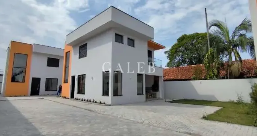 Casa em condomínio de luxo com 3 suítes na vila petrópolis, atibaia-sp: 2 salas e 120m² de área privativa!
