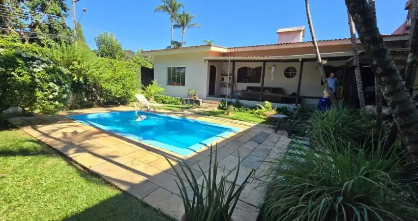 CASA TÉRREA COM PISCINA PRÓXIMO AO POUSO DE ASA DELTA