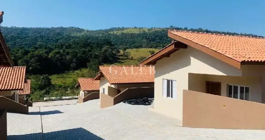 Casa em Condomínio à Venda em Atibaia-SP - 2 Suítes, 2 Salas, 3 Banheiros, 2 Vagas, 74m² - Bairro Ribeirão dos Porcos.