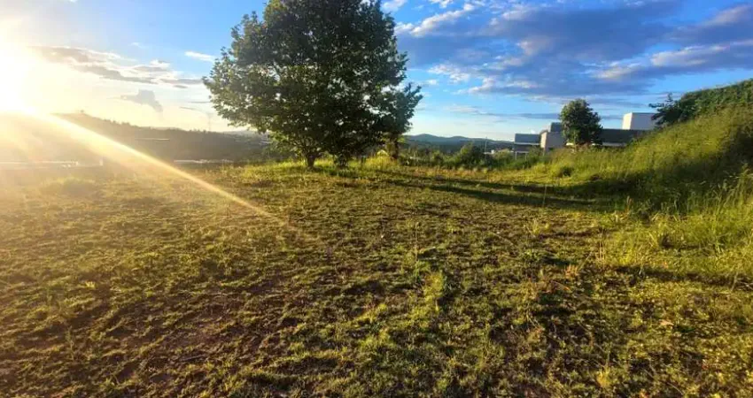 Oportunidade de terreno plano com 785M² em condomínio fechado!
