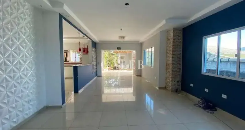 Casa em Condomínio à Venda em Atibaia-SP: 4 Quartos, 3 Suítes, 2 Salas, 4 Vagas , dentro da cidade