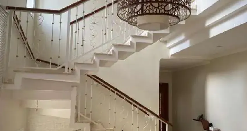 Casa de alto padrão em condomínio na cidade - R$ 1.900.000,00