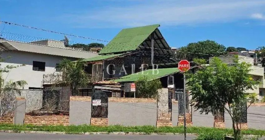 Sobrado diferenciado construído com material de demolição