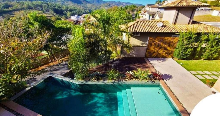 Residência Alto Padrão em condomínio com vista privilegiada para Pedra Grande