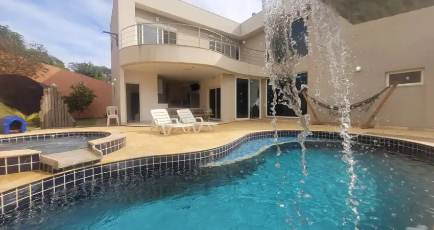 Casa alto padrão dentro da cidade