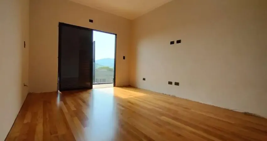 SOBRADO NOVO COM QUINTAL BAIRRO NOBRE