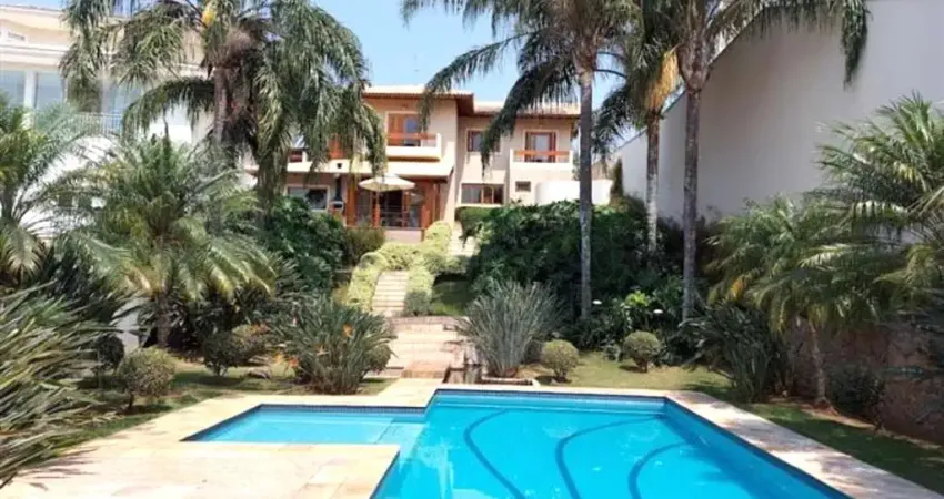 Casa Alto Padrão em condomínio dentro da cidade com 4 dormitórios Piscina Lago 2 áreas gourmets