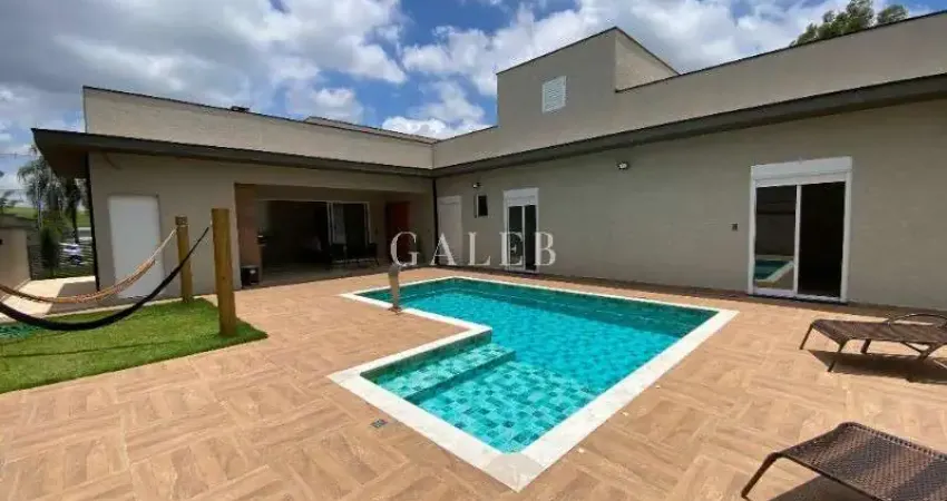 Casa em Condomínio à Venda em Bragança Paulista-SP: 3 Quartos, 1 Suíte, 3 Salas, 4 Vagas e 623m²