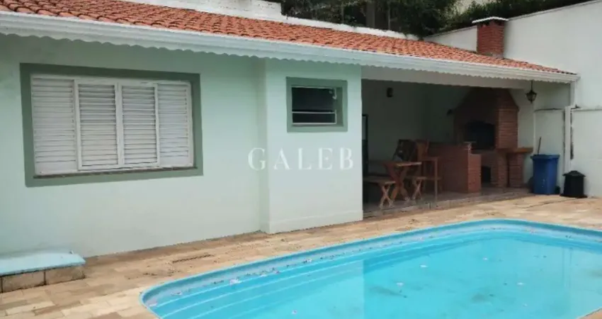 Imóvel à venda em localização privilegiada: casa com 3 quartos, 1 suíte, 3 salas, 3 banheiros, 2 vagas de garagem.