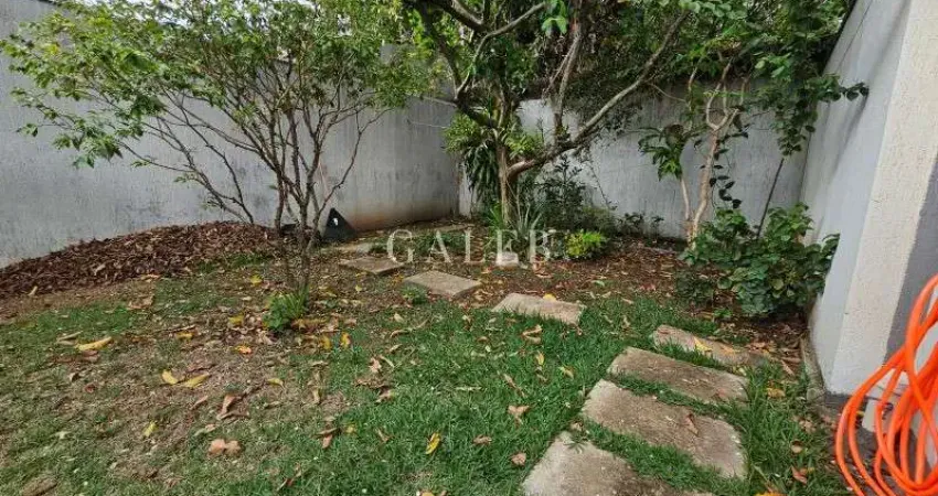 Casa térrea à venda, com 3 quartos (sendo 1 suíte), quintal e ótima localização