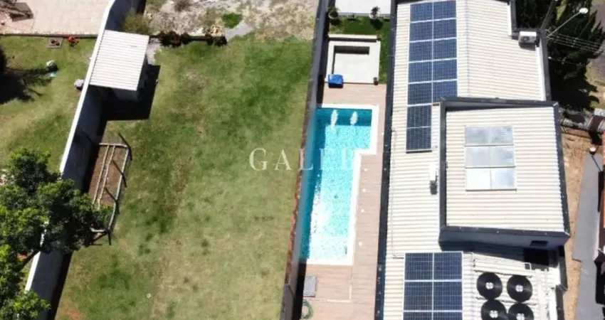 Imperdível! Casa à venda, nova em Atibaia-SP, Vila Petrópolis: 3 suítes, piscina, fogo de chão, alto padrão!