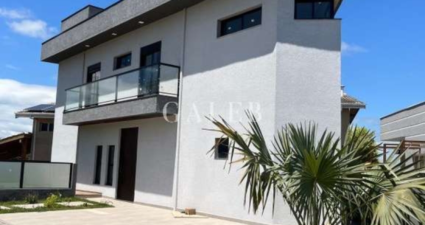 Imperdível: Casa à venda em Atibaia-SP, Condomínio Terras de Atibaia I. 3 quartos, 3 suítes, 2 salas, 4 banheiros, 4 vagas. 300,00m².