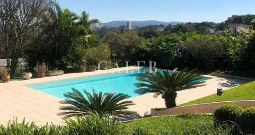 Magnífica Casa à Venda em Atibaia-SP, a 5 minutos do centro, com 04 Quartos, 02 Suítes, 5 Salas e uma vista maravilhosa