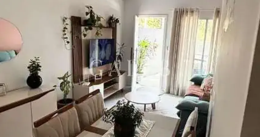 Linda Casa Térrea com 3 dormitórios.