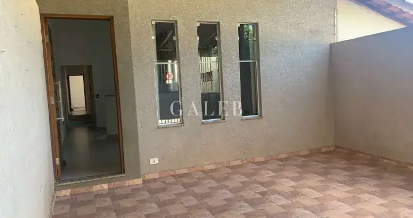 Imperdível Casa à Venda em Atibaia-SP - 3 Quartos, 1 Suíte, 2 Banheiros e 2 Vagas de Garagem no Jardim Brogotá!
