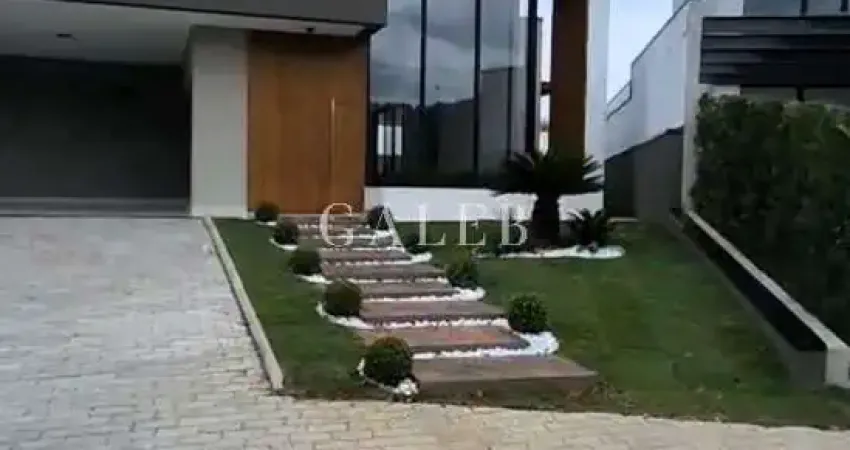 Imperdível: Casa à venda em Atibaia-SP, Condomínio Terras de Atibaia II, 3 quartos, 3 suítes, 2 salas, 4 banheiros, 4 vagas, 475,00 m².