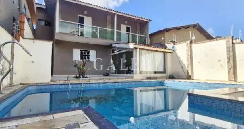 Sobrado com 5 quartos sendo 3 suítes à venda, piscina