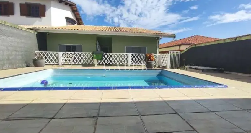 Casa à venda em Atibaia-SP, Loteamento Loanda: 3 quartos, 3 suítes, 2 salas, 5 banheiros, 3 vagas, 170m². Imperdível!