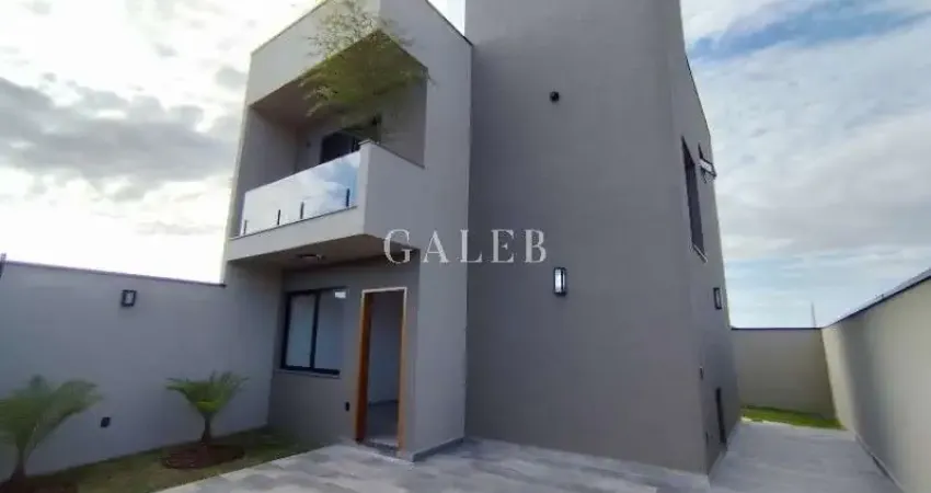 Casa à venda em Atibaia-SP, no Jardim Jaraguá, com 2 quartos, 2 suítes, 2 salas, 3 banheiros, 2 vagas de garagem e 80m² de área.