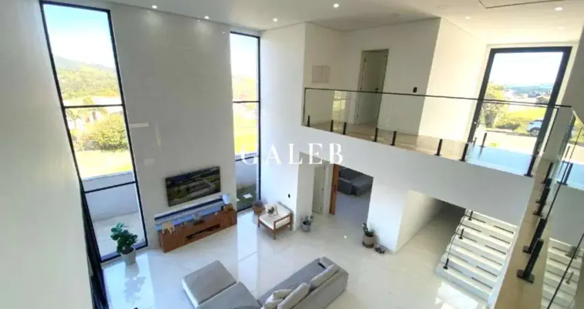Luxuosa casa no Condomínio Serra da Estrela com 5 suítes e uma vista deslumbrante
