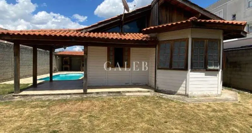 Casa térrea com piscina, 3 quartos, 1 suíte, 5 vagas de garagem