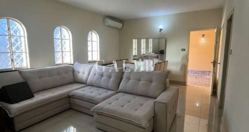 Imperdível oportunidade de adquirir sua casa na Vila Thais, Atibaia-SP! 3 quartos, 1 suíte, 2 salas, 3 banheiros, 3 vagas de garagem,  Confira já!